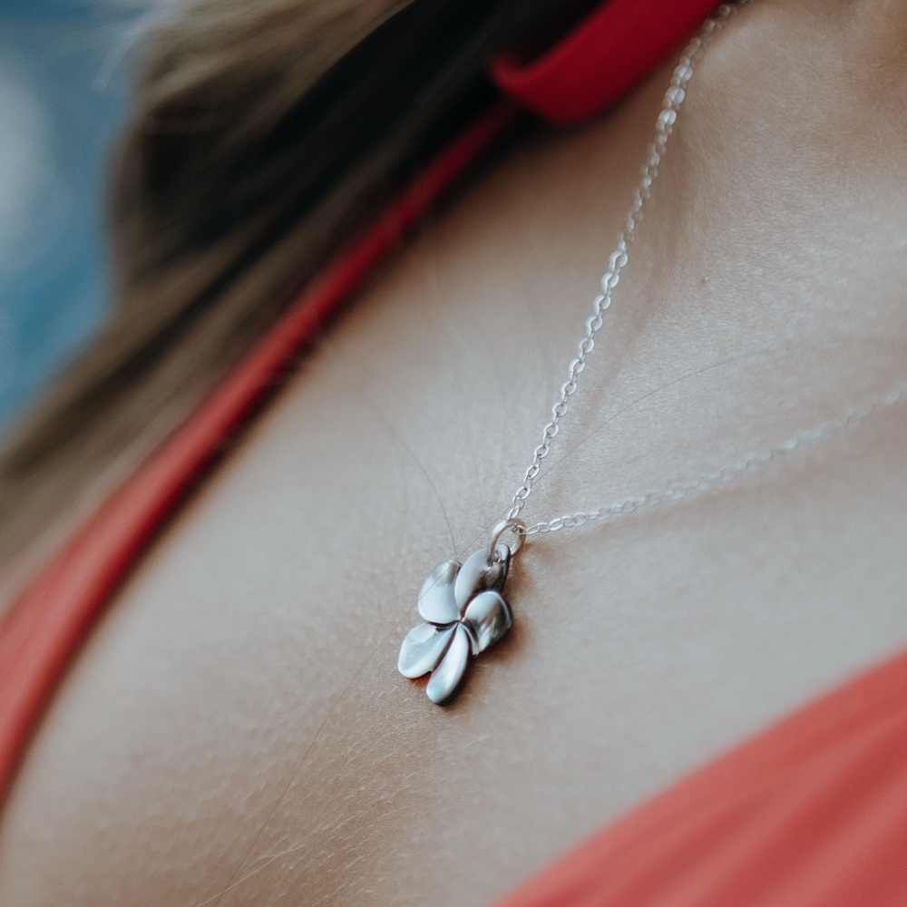 Elegant Silver Pendant Necklace